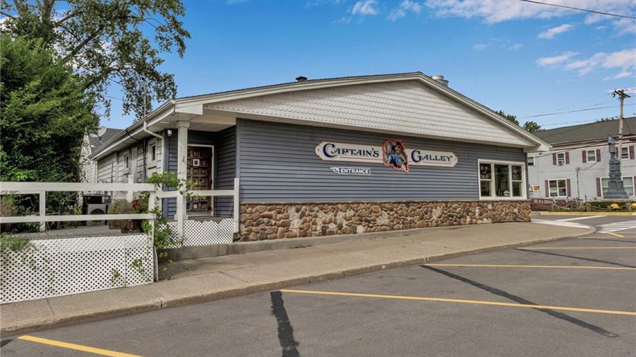 5885 Main St, Newfane, NY 14126