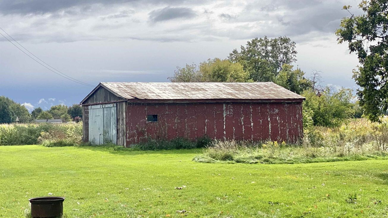 3332 E Fisher Rd, Bay City, MI 48706