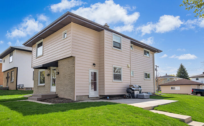 Pictures of Multifamily property located at 9031 W Crawford Ave, Milwaukee, WI 53228 for comps - image #1
