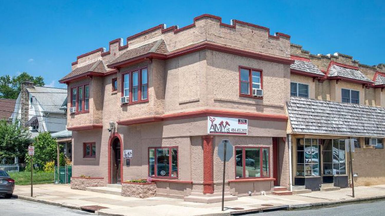 678 Pont Reading Rd, Ardmore, PA 19003