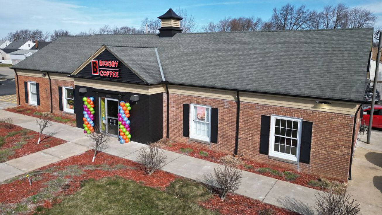 Pictures of Retail property located at 15344 Snow Rd, Brook Park, OH 44142 for sales - image #1