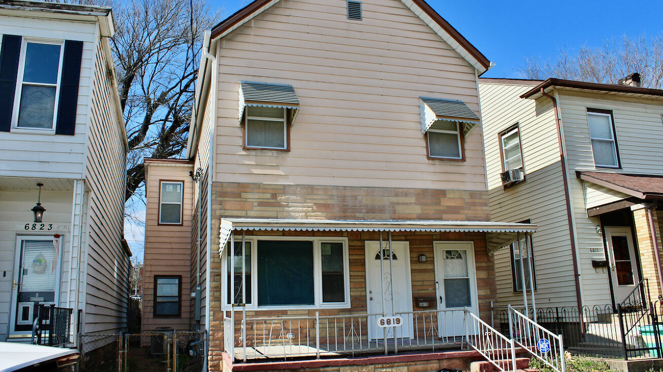 Pictures of Multifamily property located at 6819 Pennsylvania Ave, St