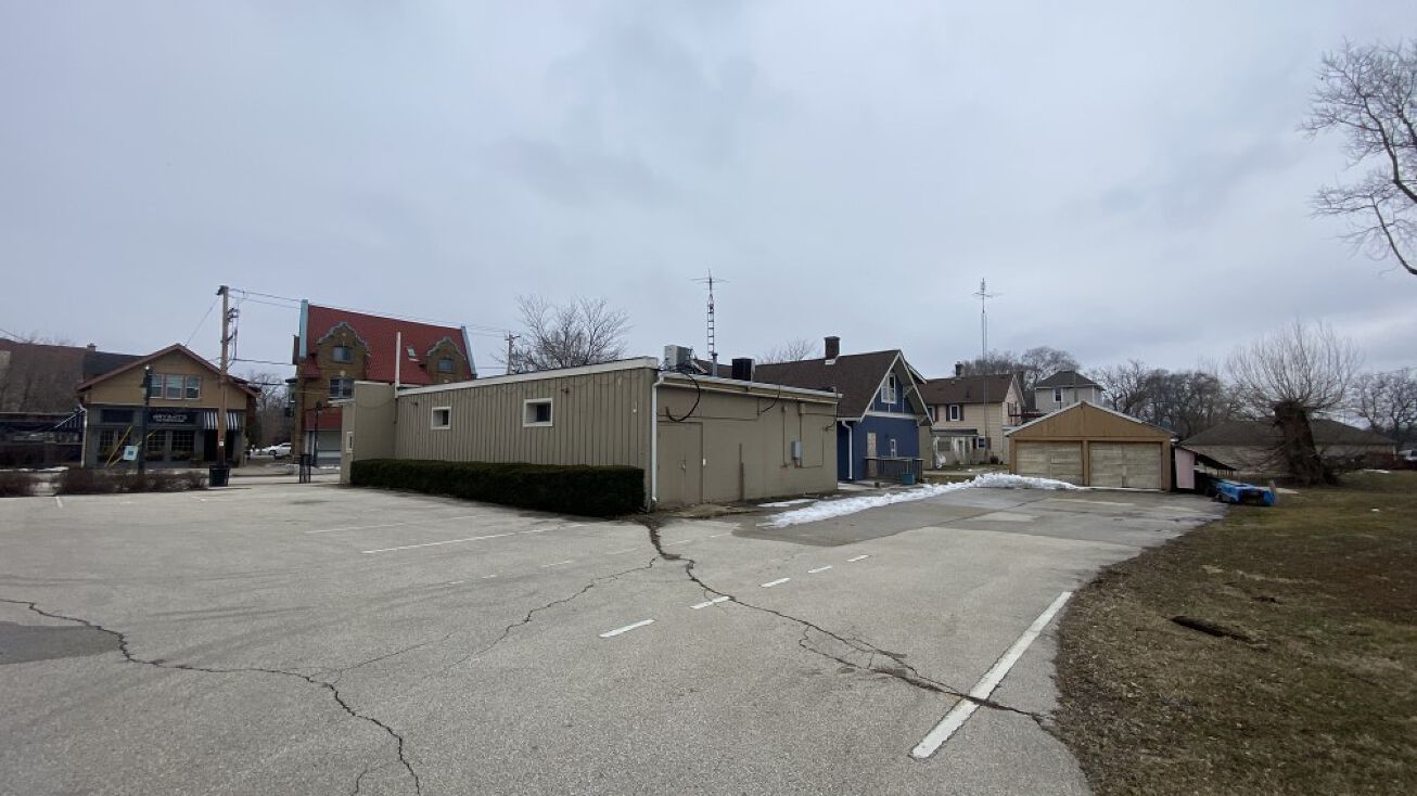 Pictures of Retail property located at N51 W34922 Wisconsin Avenue