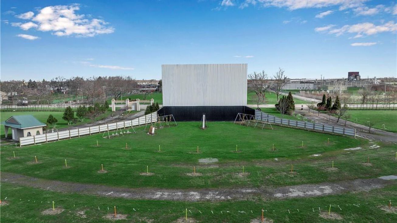 9950 Rochester Rd, Middleport, NY 14105