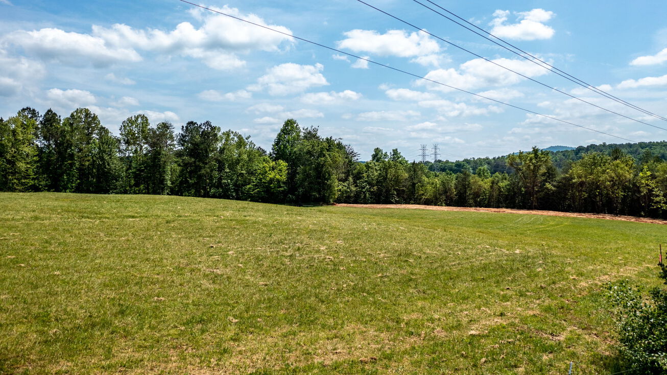 1998 Old Shelby Rd, Hickory, NC 28602