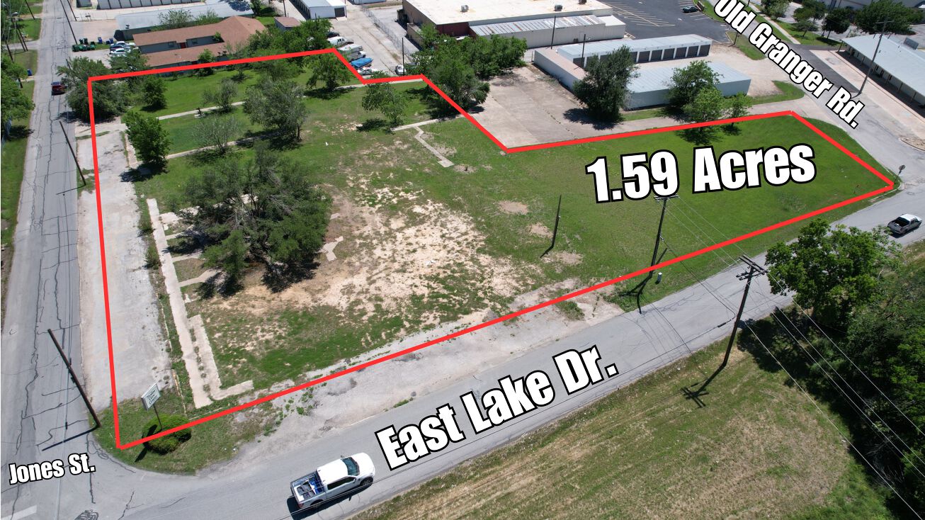 212 E Lake Dr, Taylor, TX 76574