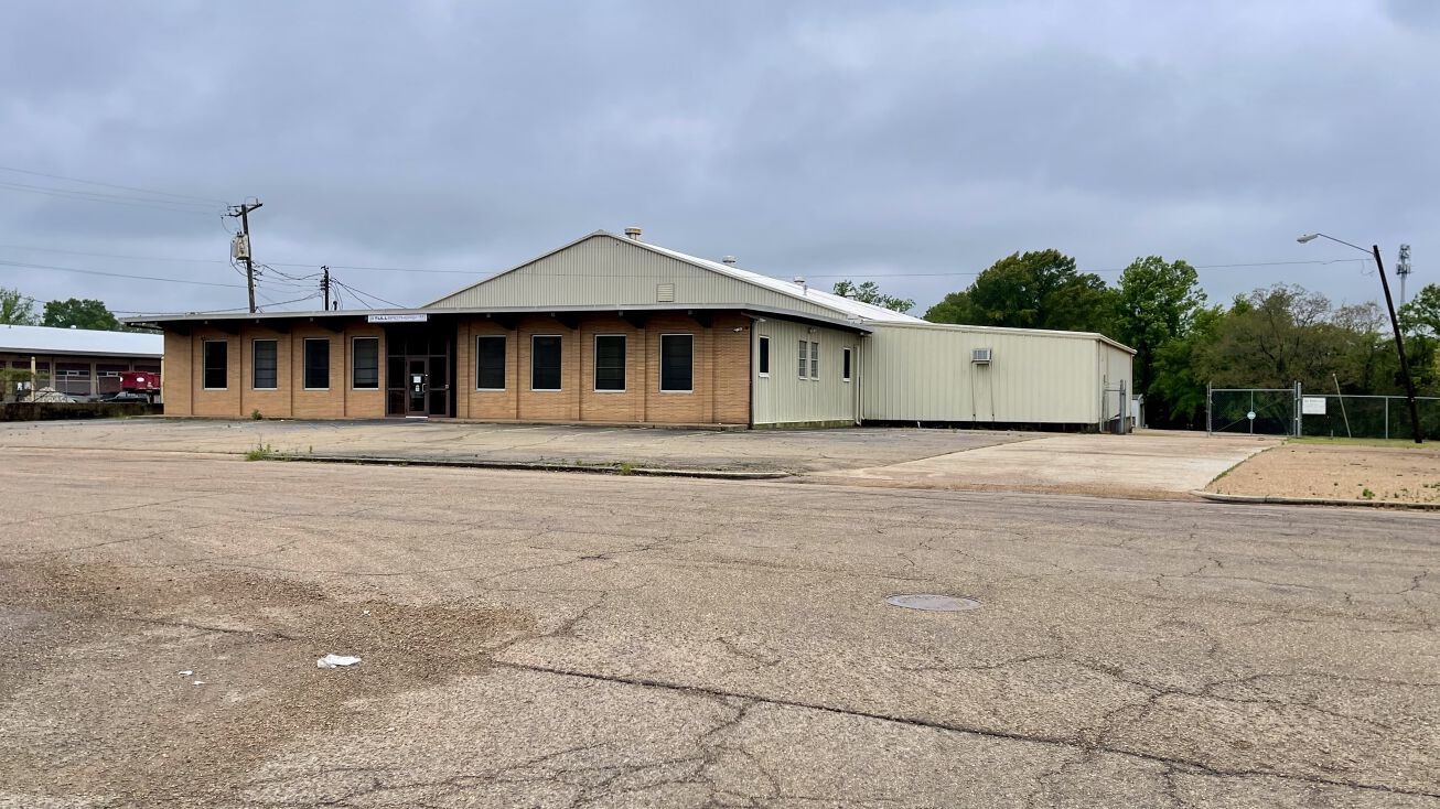 2689 Livingston Road, Jackson, MS 39213