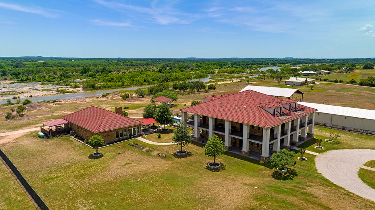 1690 Co Rd 102, Llano, TX 78643