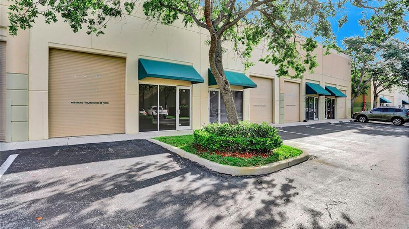 2950 Glades Circle, Weston, FL 33327