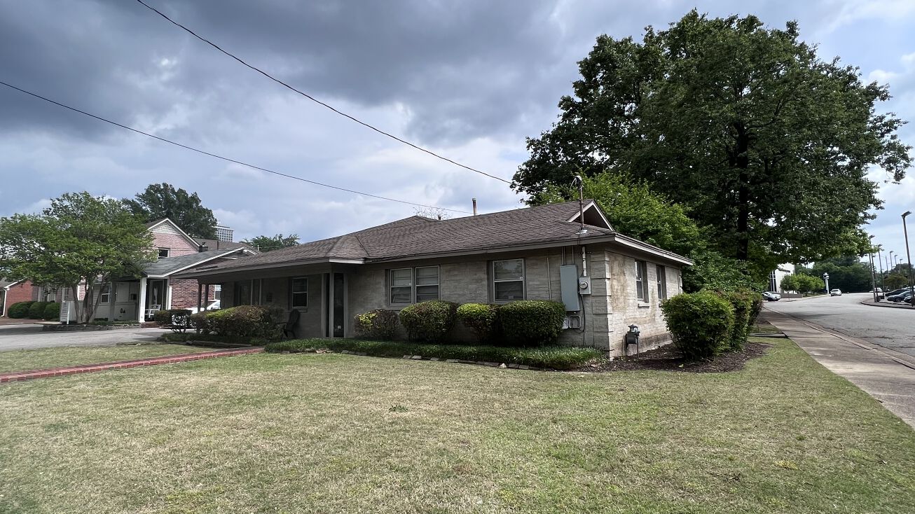 560 Erin Dr, Memphis, TN 38117