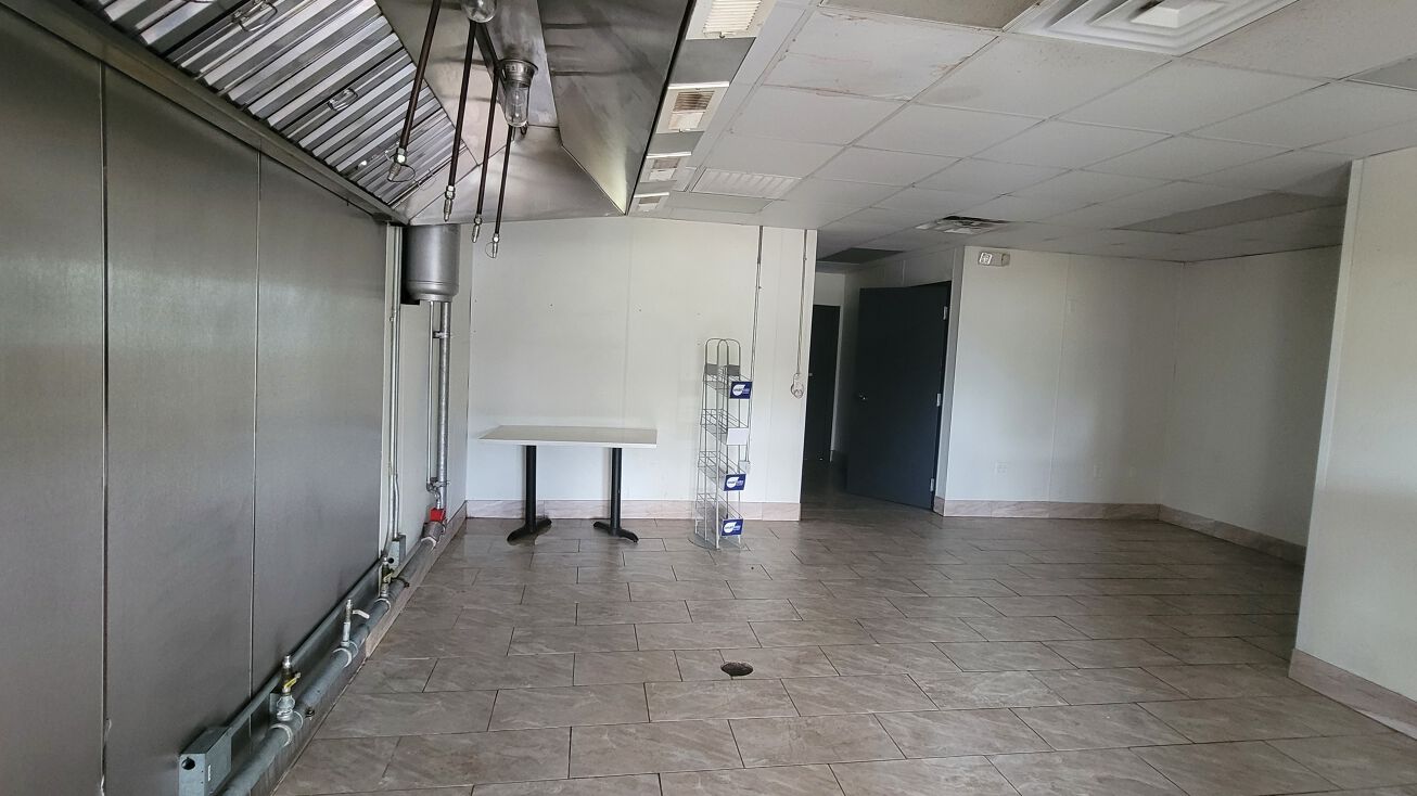 1511 TX124, Winnie, TX 77665