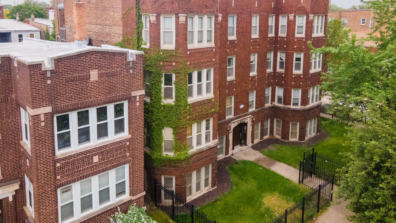 7800 S Ridgeland Ave, Chicago, IL 60649