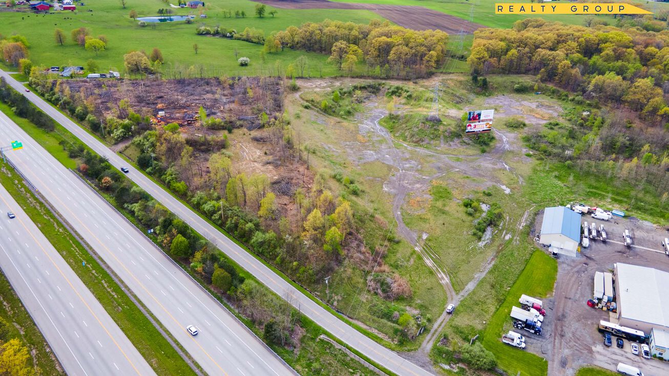 W Liberty St, Girard, OH 44420