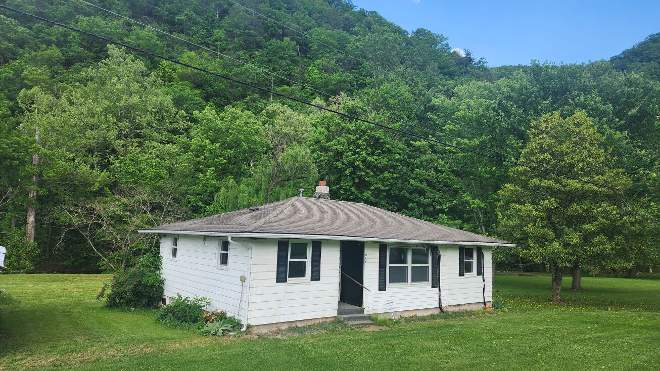 1068 Flick Dr, Shawsville, VA 24162