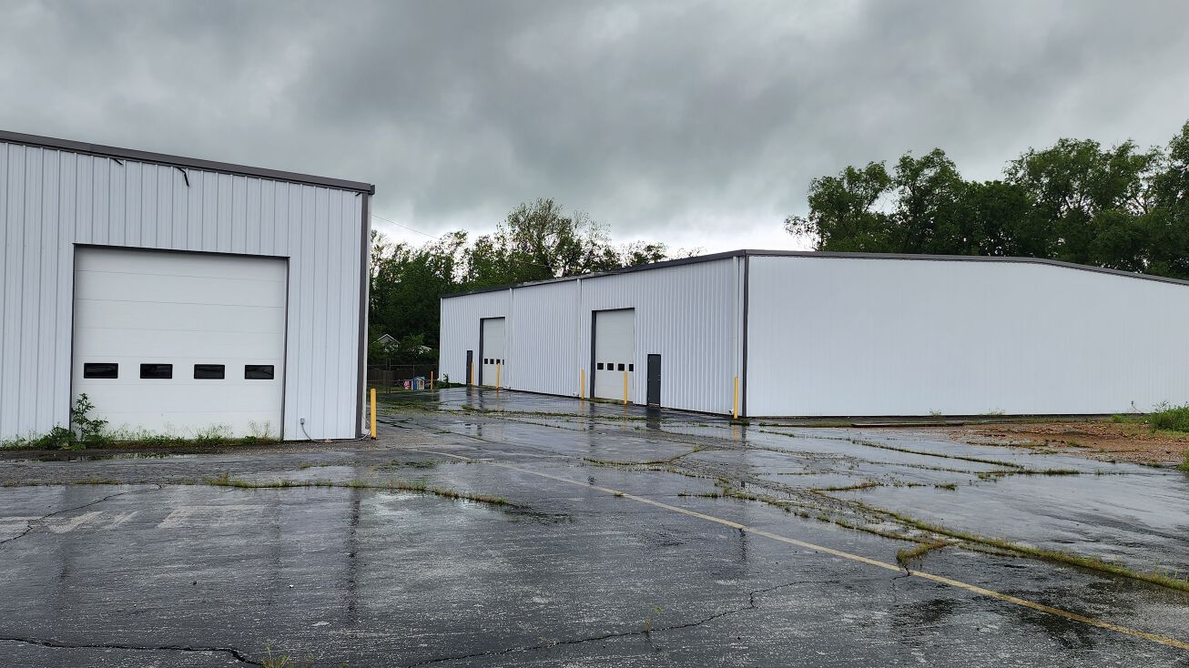 2706 W Chestnut Expy, Springfield, MO 65802 Industrial Property for Sale W Chestnut & College