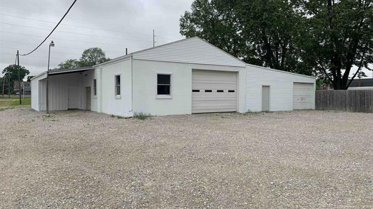 313 S 1st Ave, Haubstadt, IN 47639