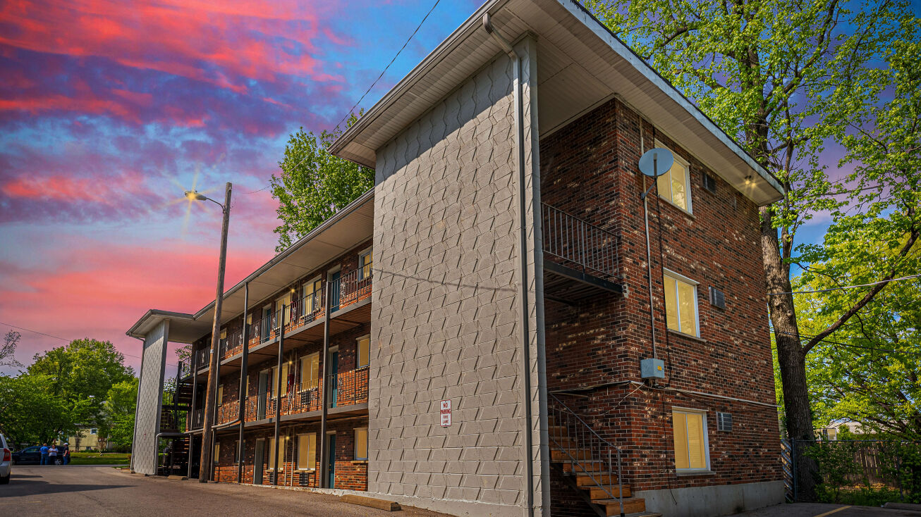 3320 Greenwood Blvd, Maplewood, MO 63143