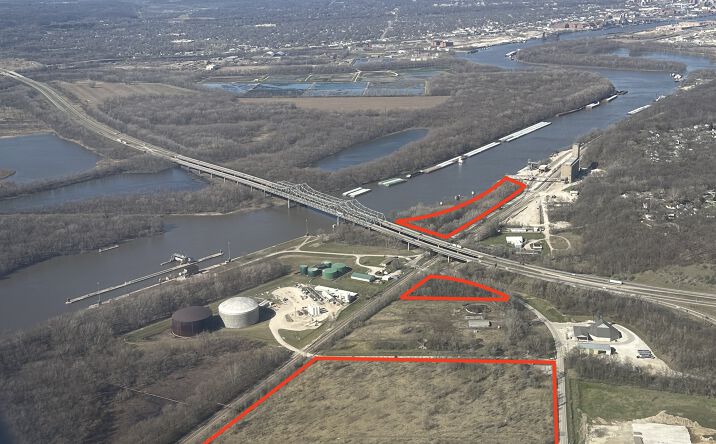 Pictures of Land property located at 1101 Wesley Rd, Creve Coeur, IL 61610 for sales - image #1
