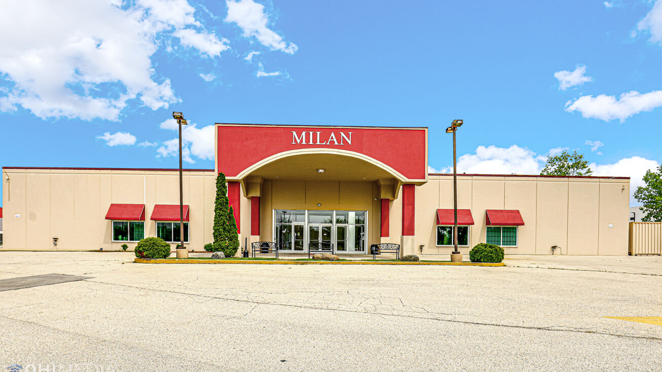 651 Lakehurst Rd, Waukegan, IL 60085