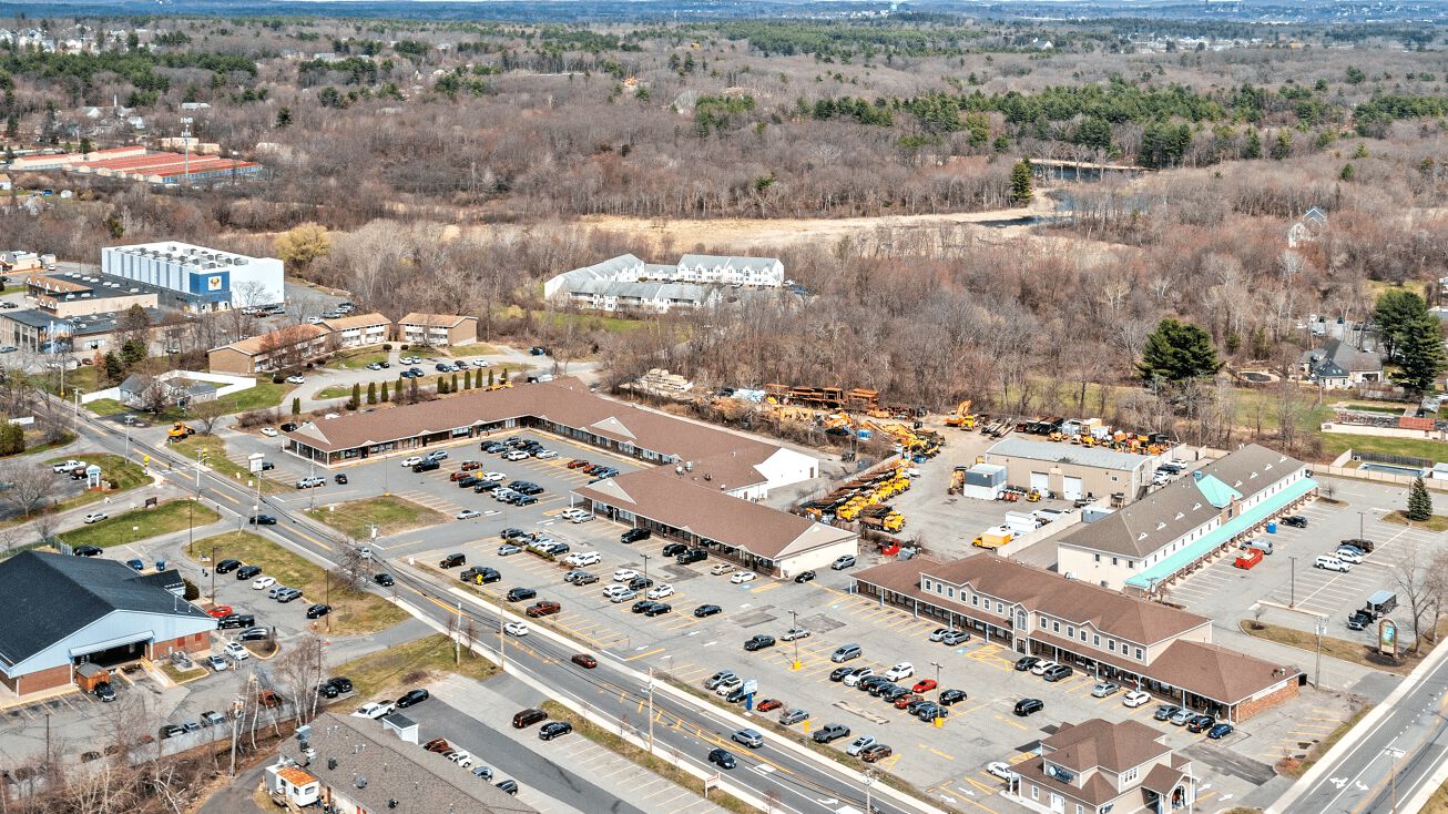 101 Broadway Rd, Dracut, MA 01826