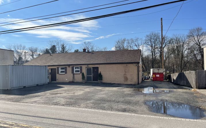 Pictures of Retail property located at 1806 Karakung Dr, Ardmore, PA 19003 for comps - image #1