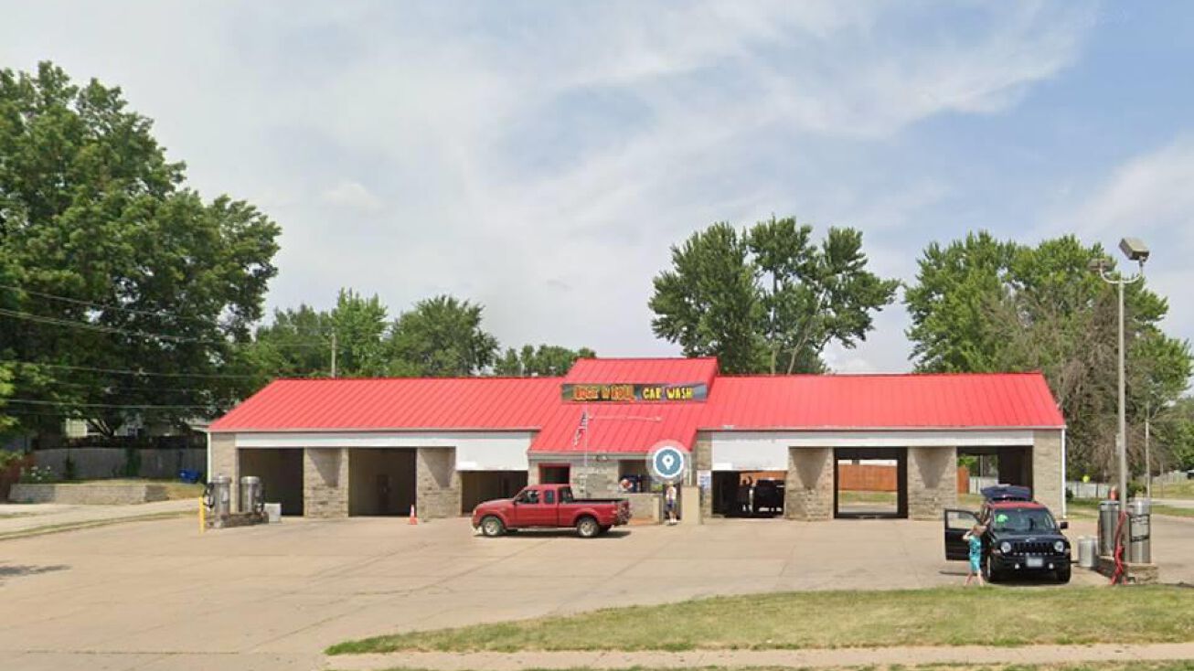 1324 E LOCUST Street, Davenport, IA 52803