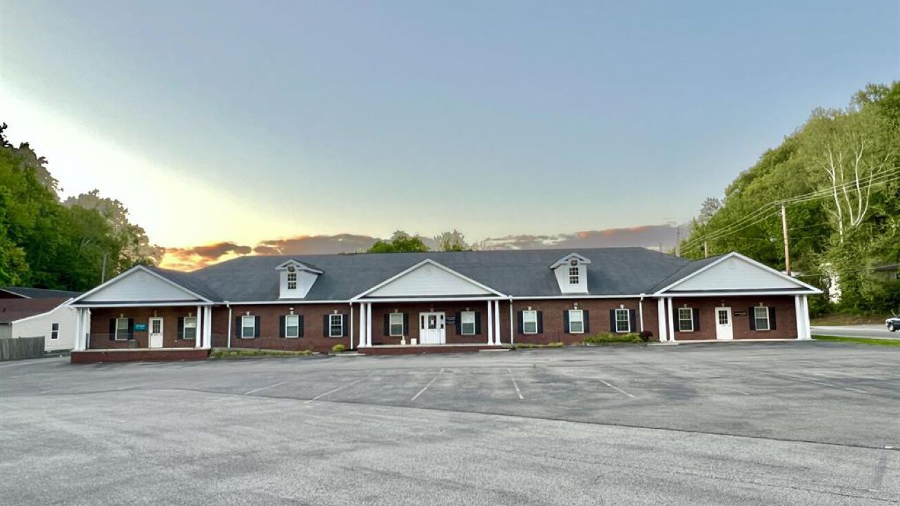 933 29th St, Ashland, KY 41101