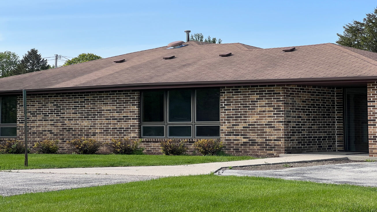 1575 E Racine Ave, Waukesha, WI 53186