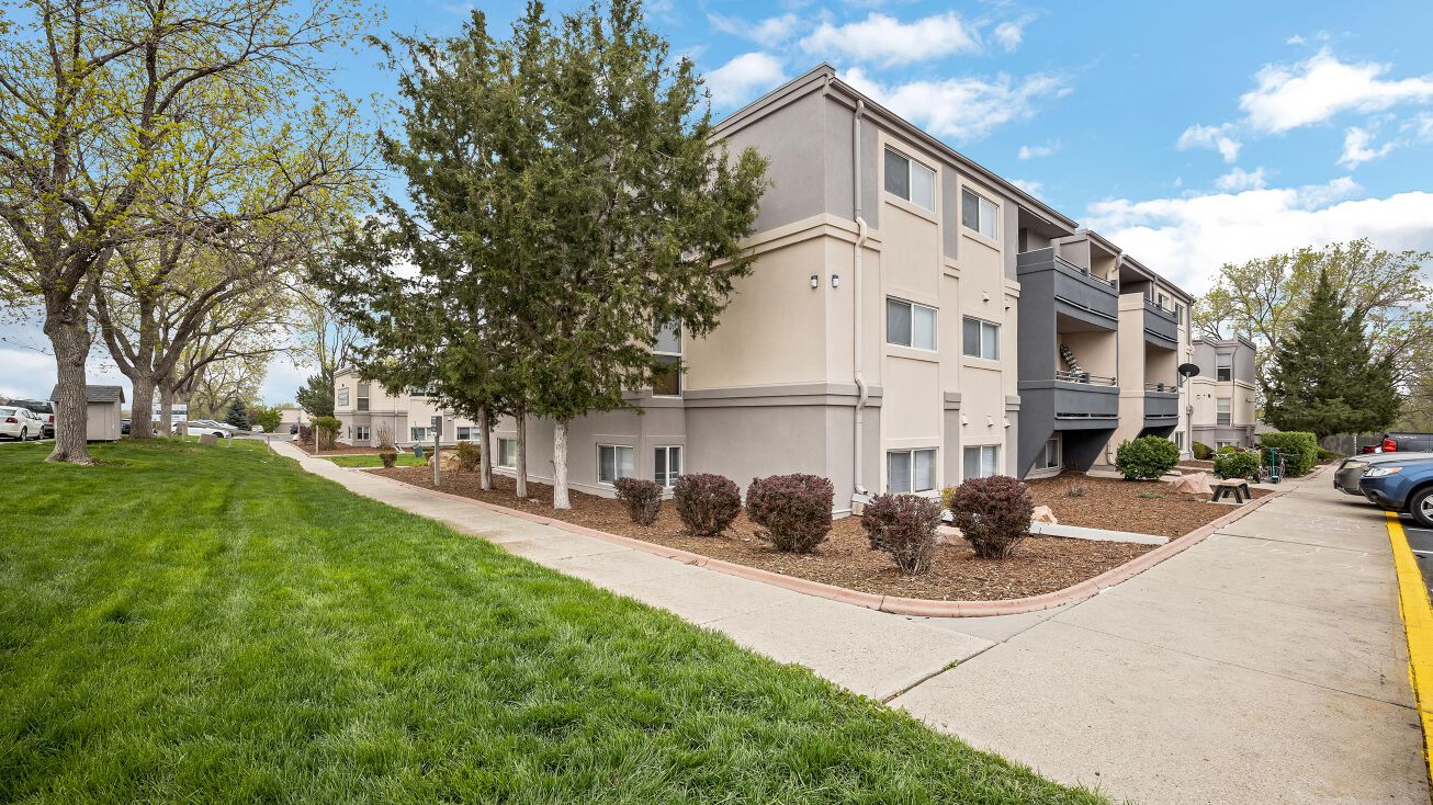 7822 Oberon Rd, Arvada, CO 80004