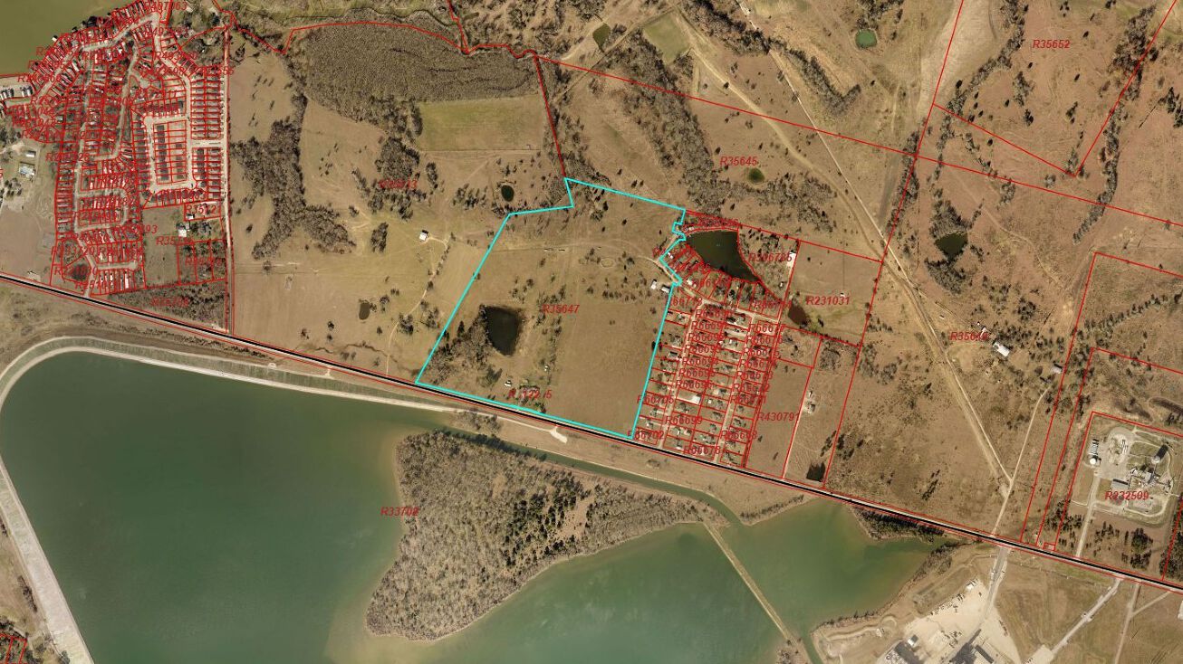 11250 Longstreet Rd, Willis, TX 77318