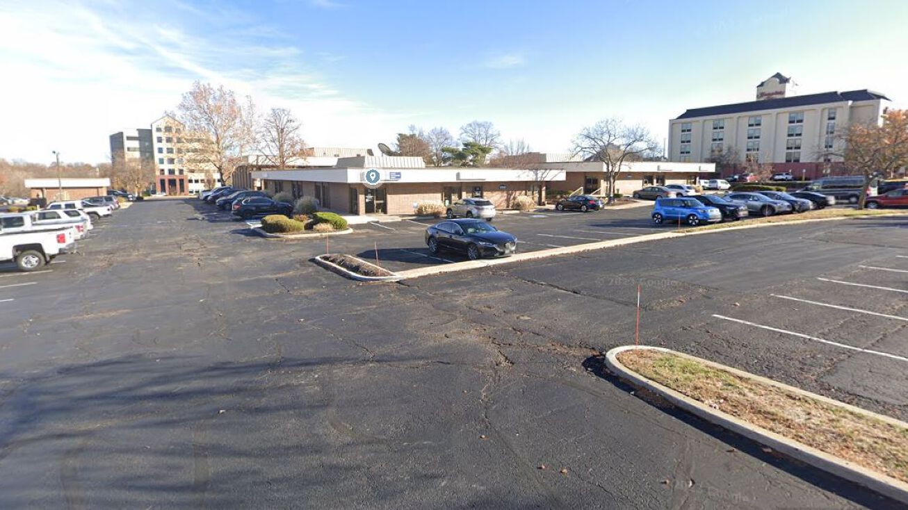 10560 Barkley St, Overland Park, KS 66212