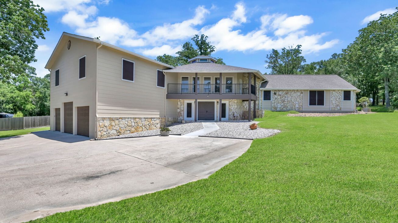 11325 Forest Trails Dr, Willis, TX 77318