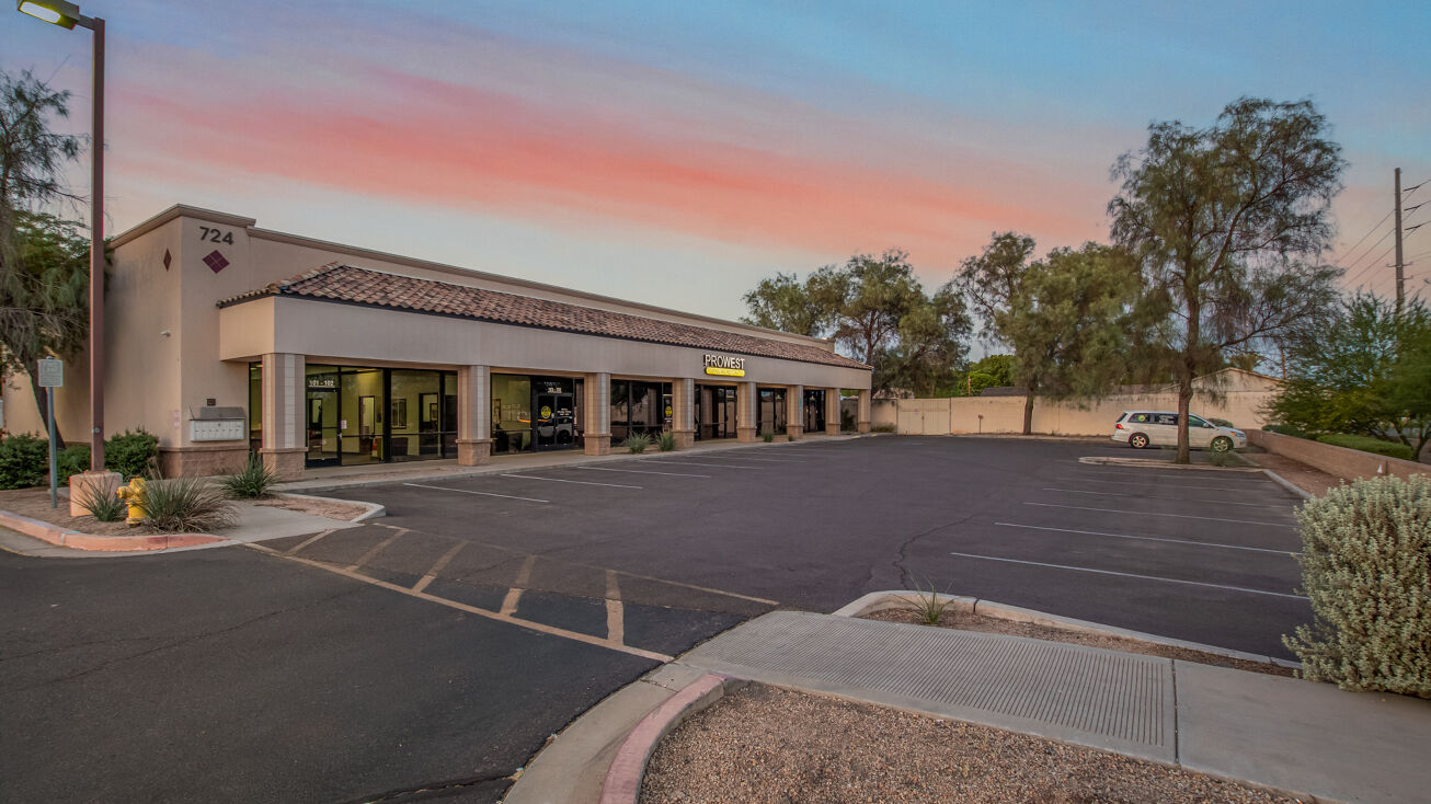 724 W University Dr, Mesa, AZ 85201