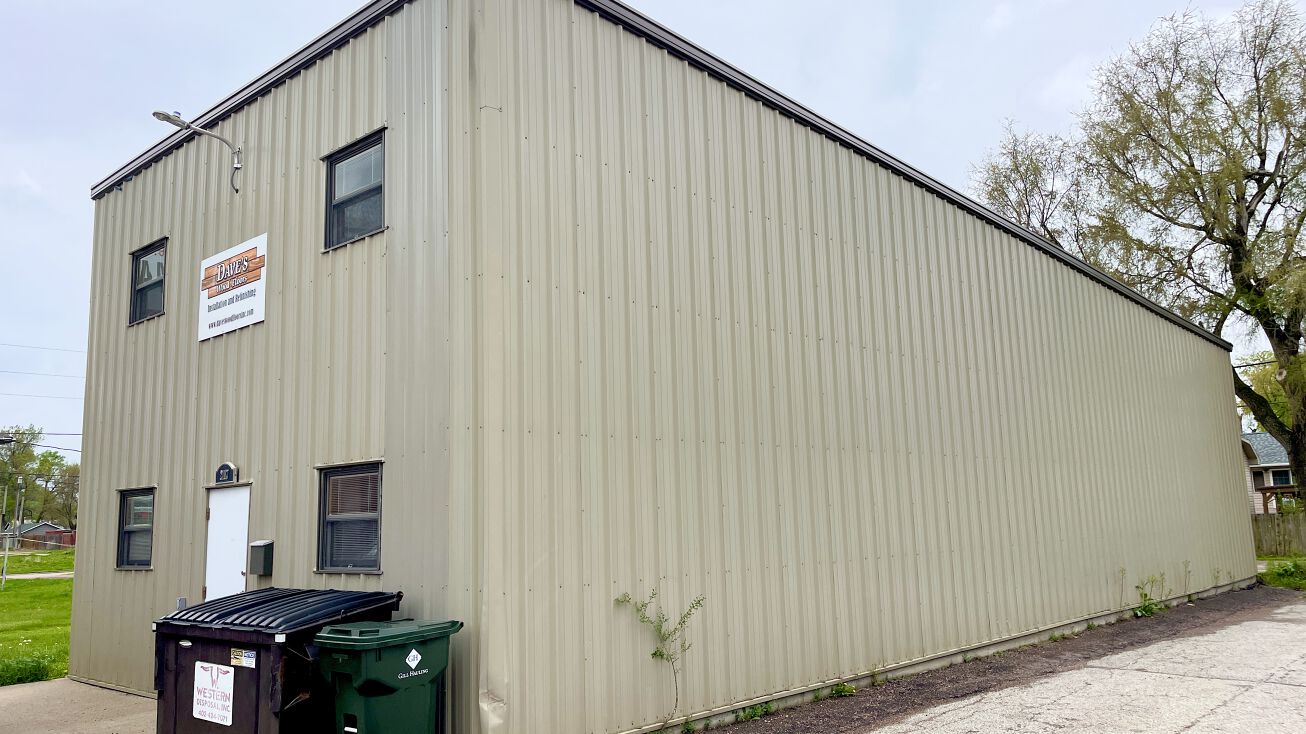 2117 Riverside Boulevard, Sioux City, IA 51109 Industrial Property