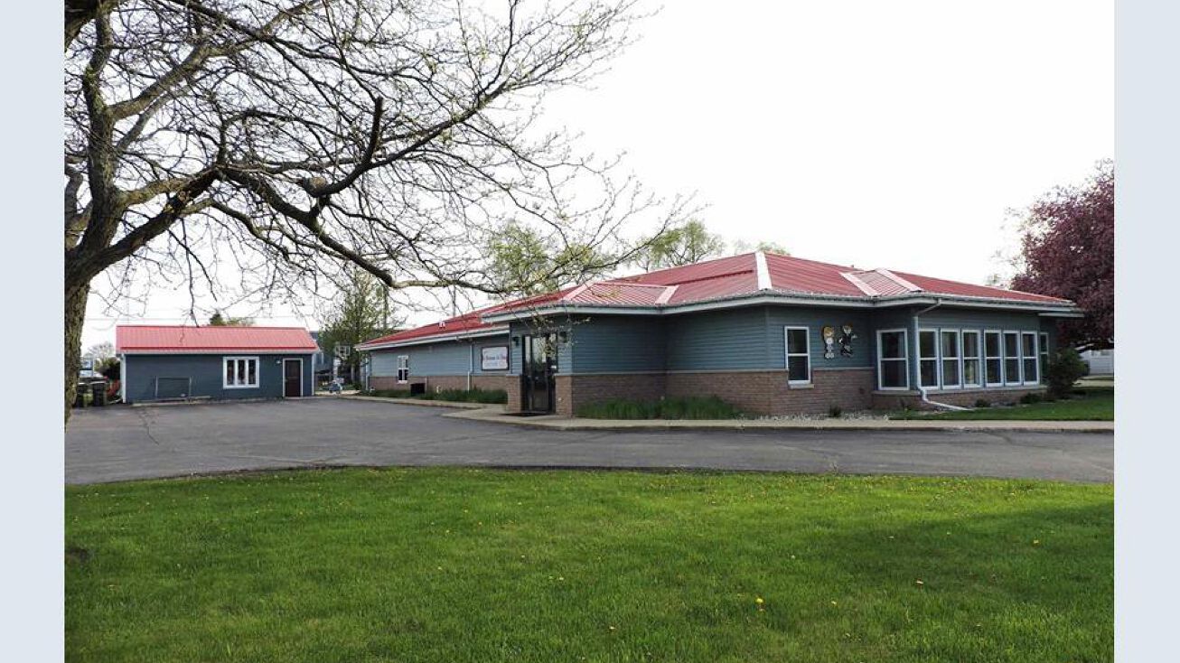 1440 E Main St, Omro, WI 54963