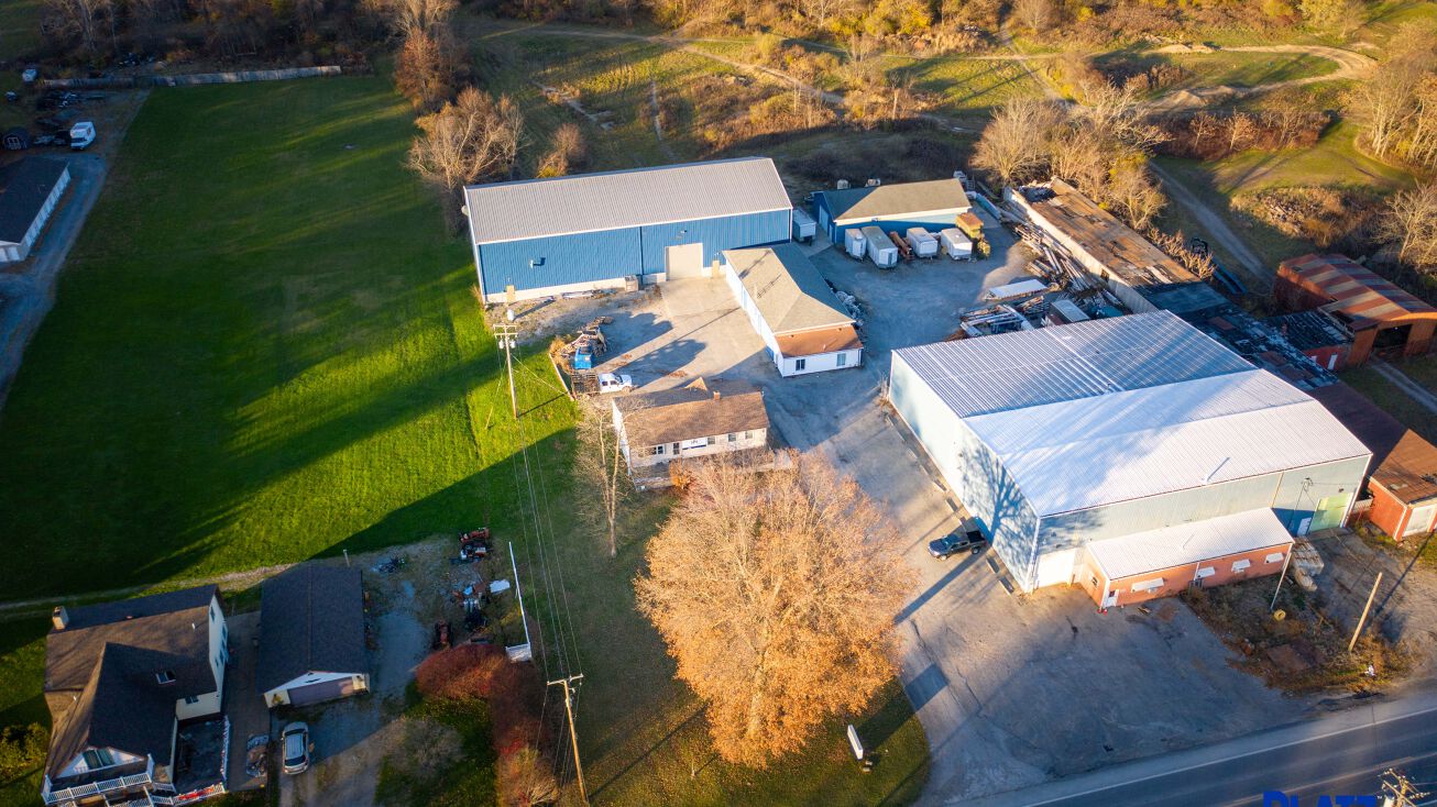 6150 Center Rd, Lowellville, OH 44436