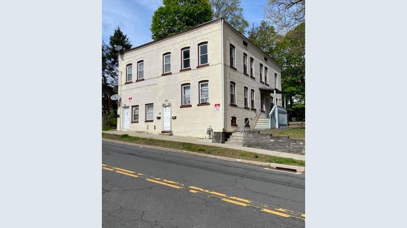 574 N Main St, Bristol, CT 06010