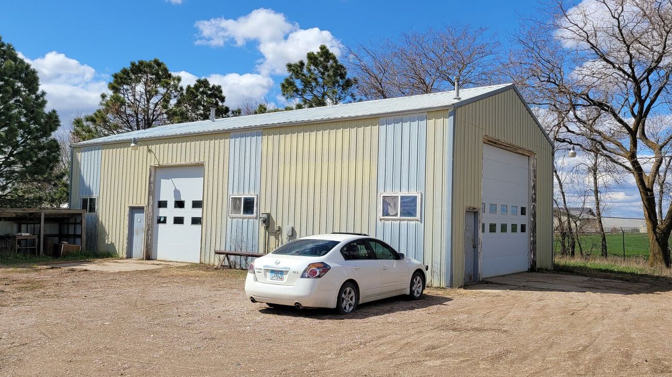1204 W Cedar St, Beresford, SD 57004