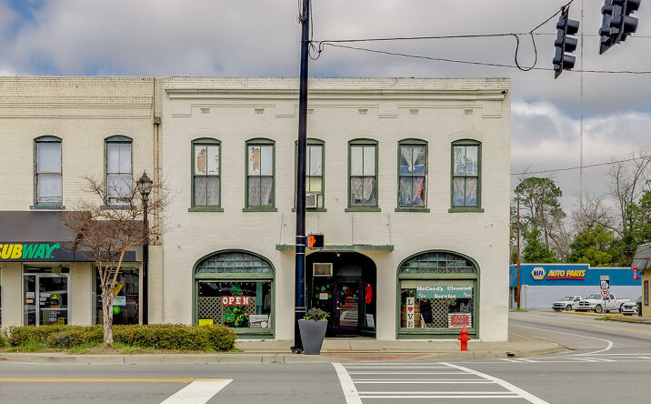 Pictures of Retail property located at 8 W Bacon St, Pembroke, GA 31321 for sales - image #1