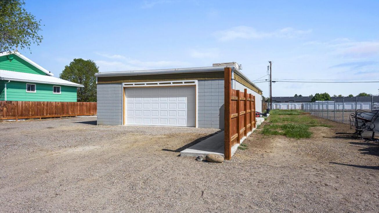 423 Kuhlman Dr, Billings, MT 59105