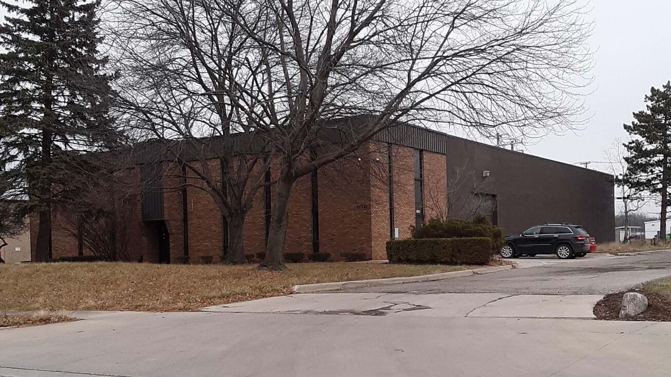 21342 Bridge St, Southfield, MI 48033