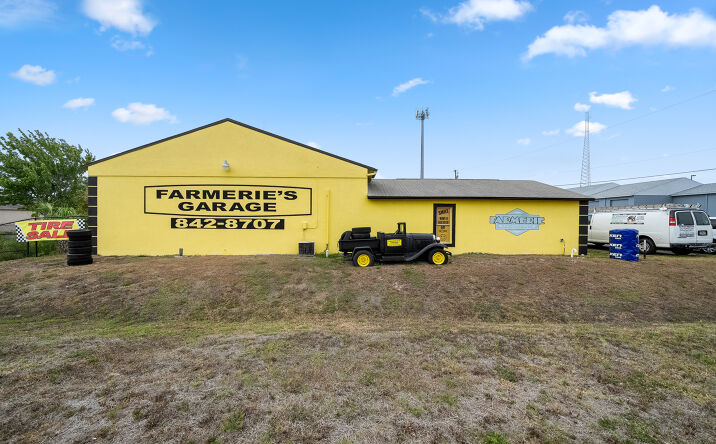 image of property at 6421 RIDGE RD Port Richey FL 34668-6749