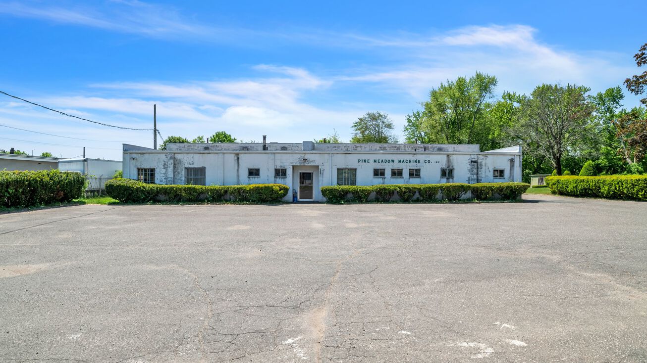 5 b St, Windsor Locks, CT 06096