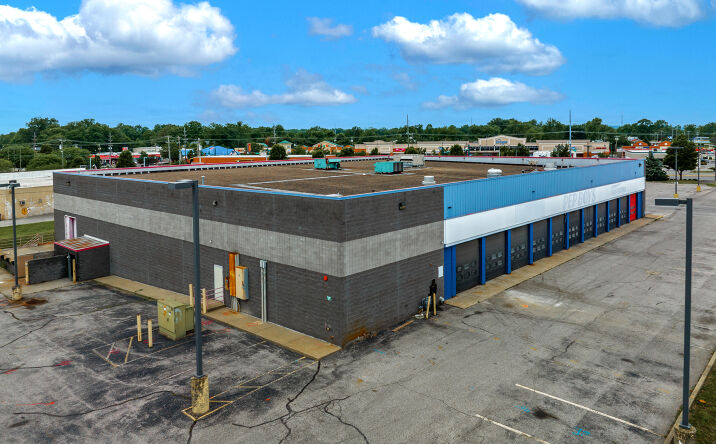 Pictures of Retail property located at 1317 N Triangle Dr, Clarksville, IN 47129 for comps - image #1
