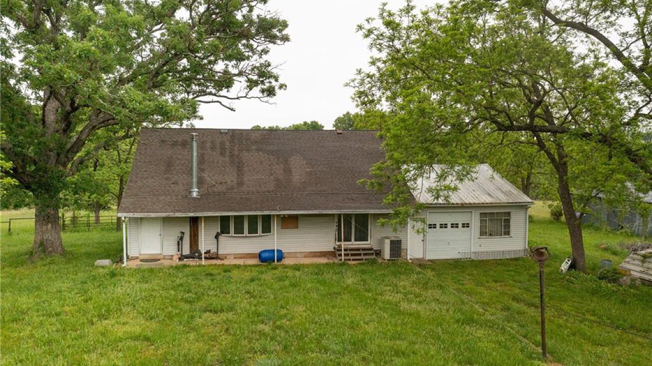 68 Cothern Lane, Climax Springs, MO 65324