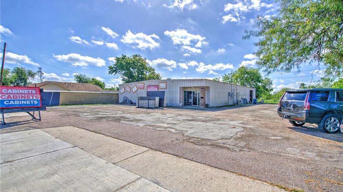 1016 Voss Ave, Odem, TX 78370