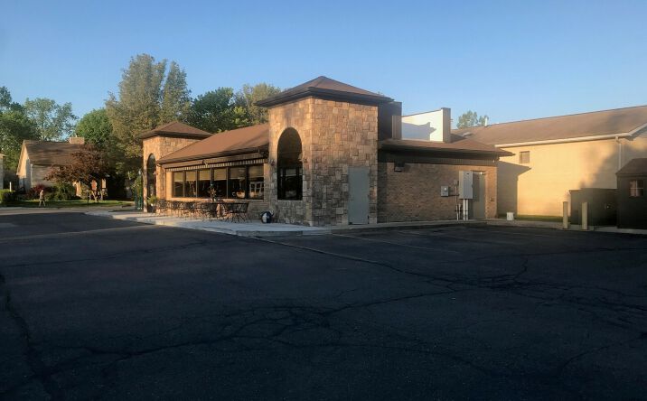 Pictures of Retail property located at 8200 Macomb St, Grosse Ile Township, MI 48138 for sales - image #1
