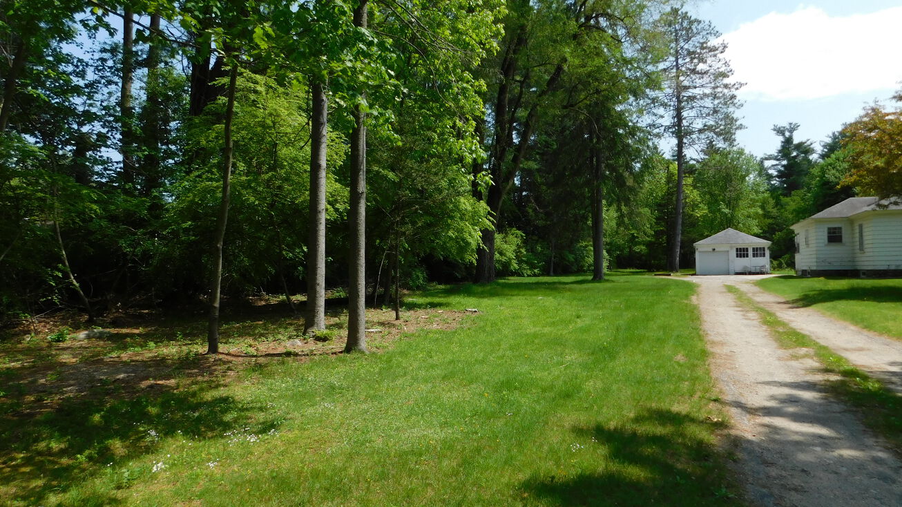 225 Rockingham Rd, Londonderry, NH 03053