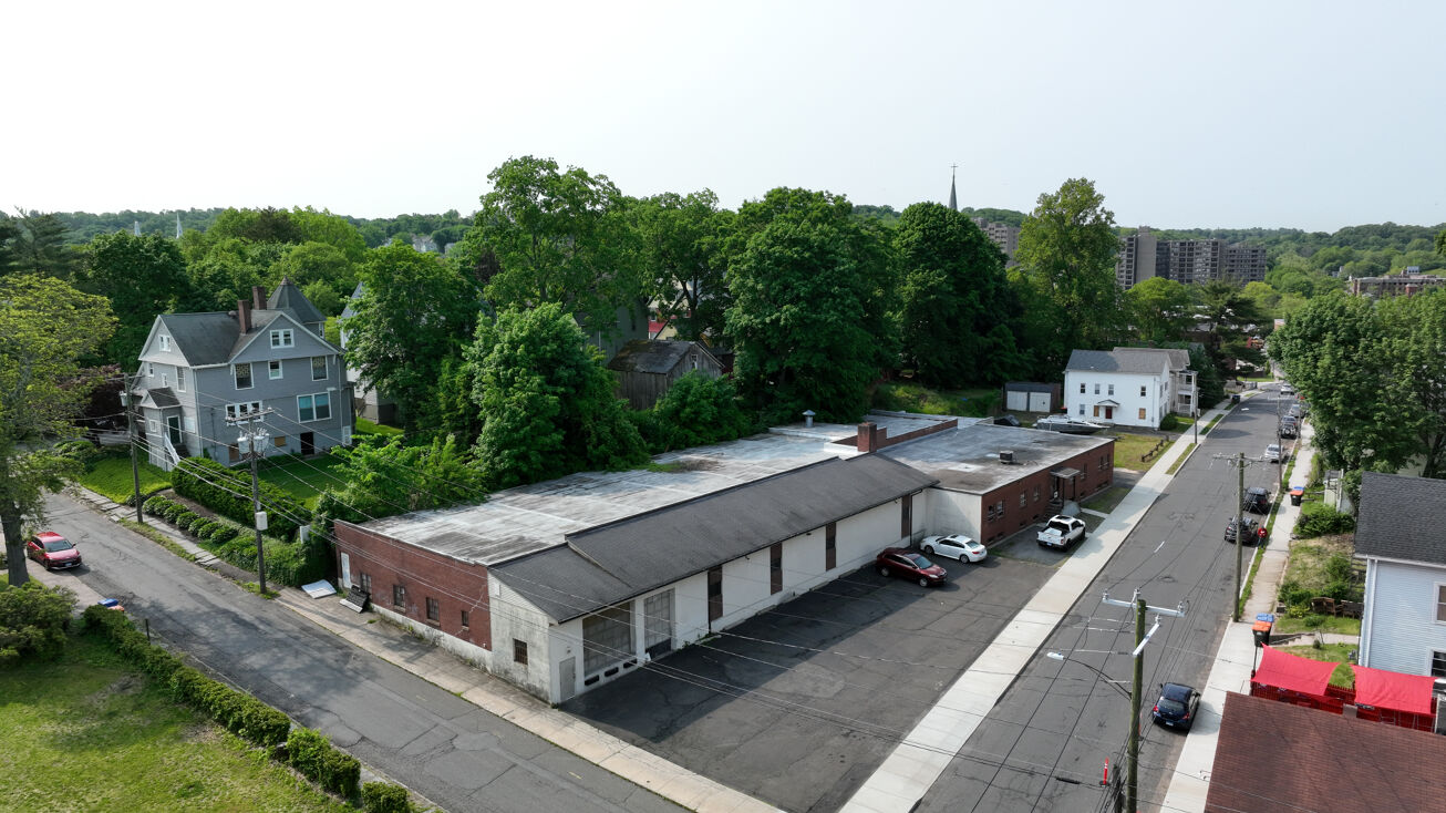 141 Grove St, Meriden, CT 06451