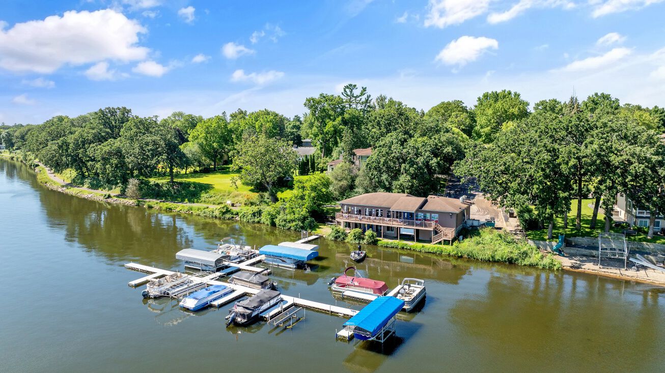 406 9th St NE, Waseca, MN 56093